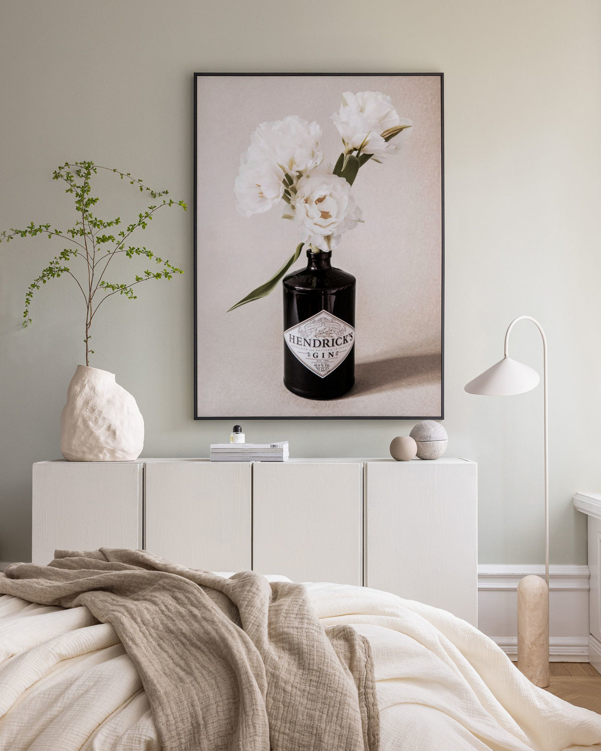 Gin & Roses Canvas print