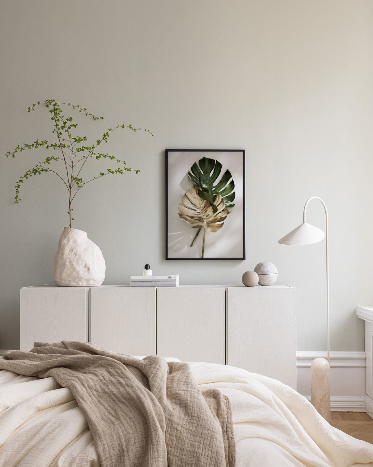 Gold Monstera No1 Canvas print