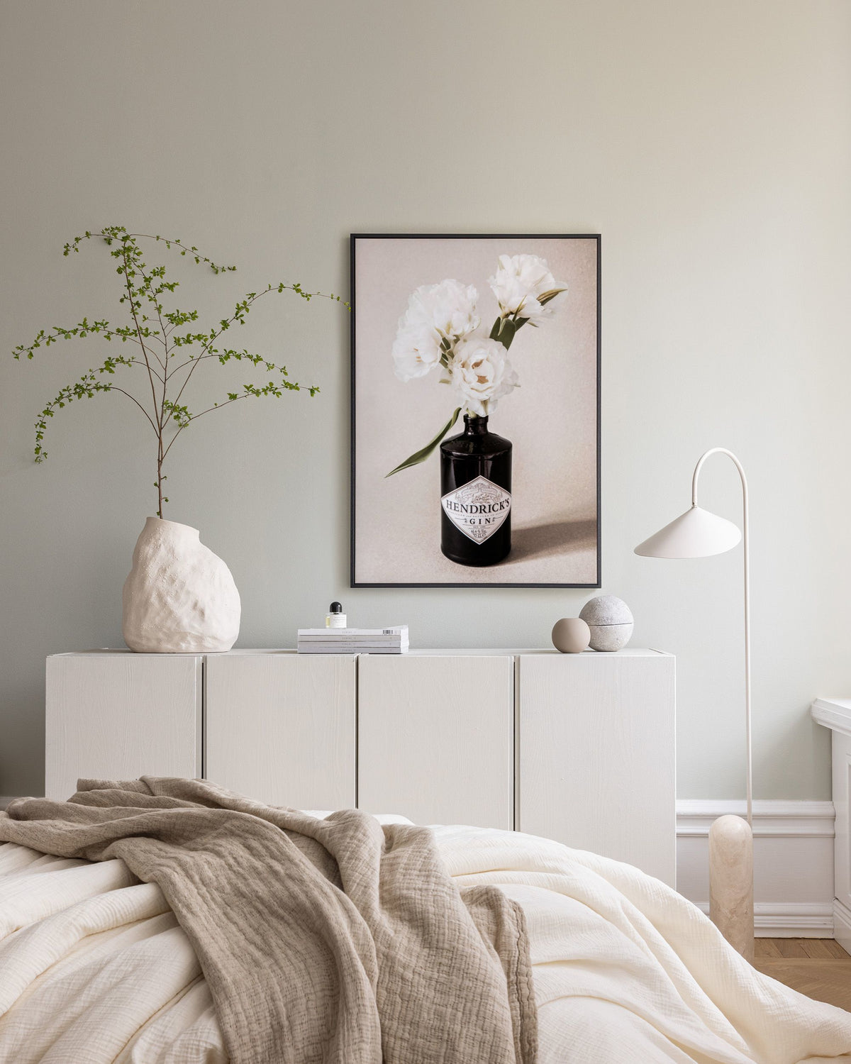 Gin & Roses Canvas print