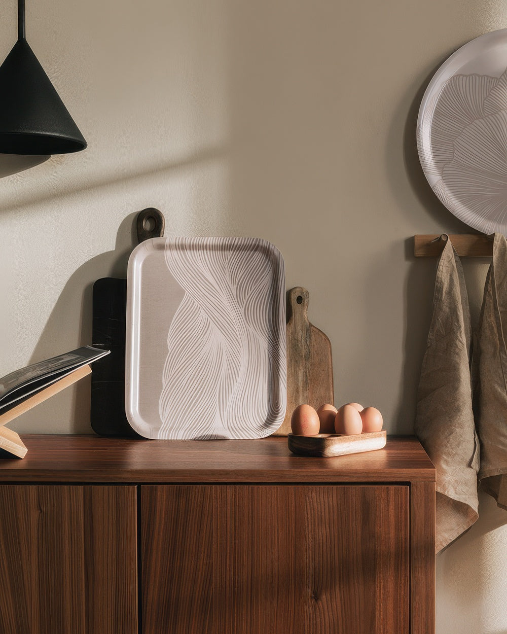 Line Wave Dark Tray