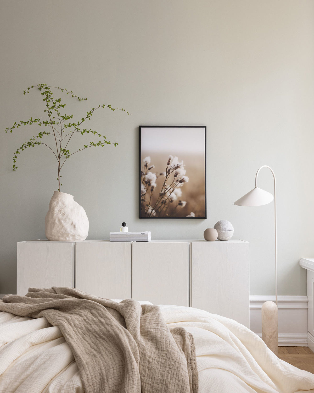 Moody Flowers Canvas print