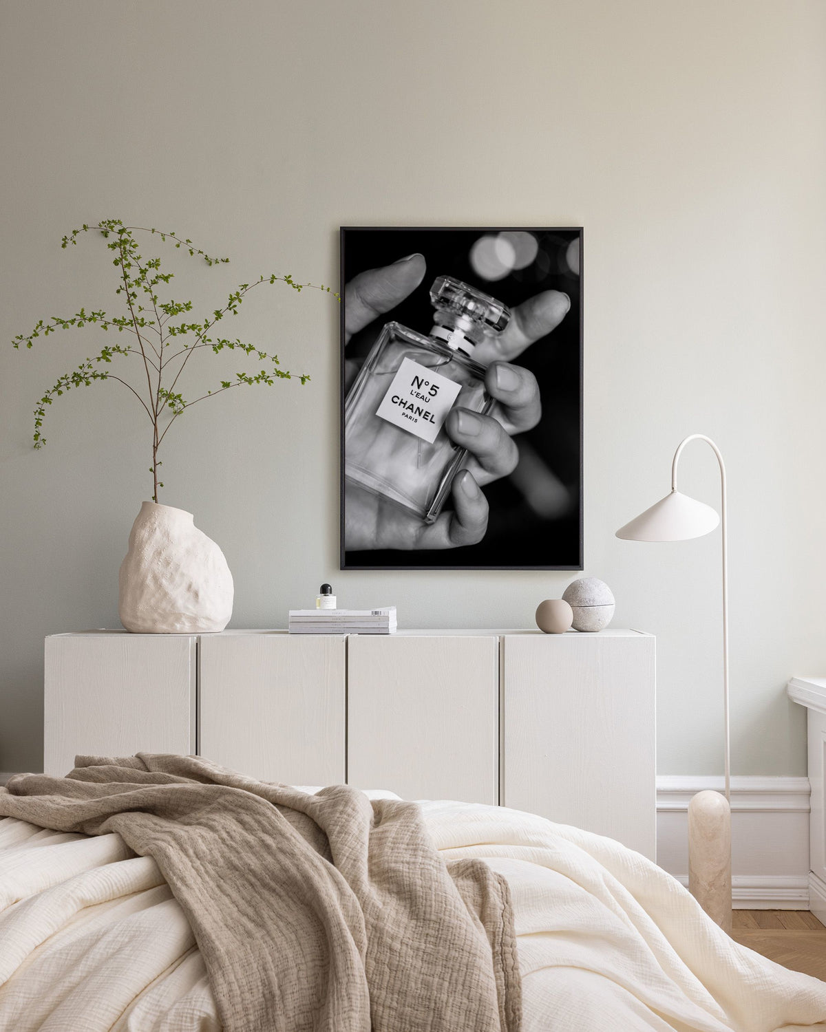 Carry Chanel No5 Canvas print