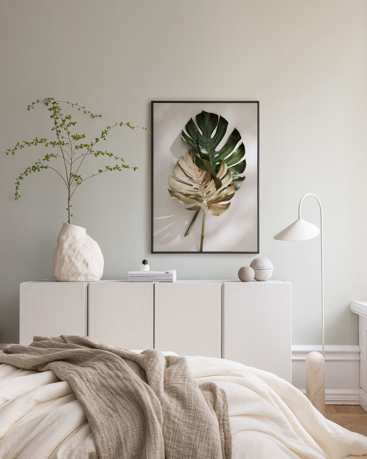 Gold Monstera No1 Canvas print