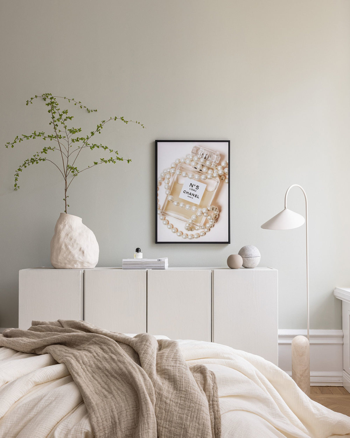Chanel No5 In Pearls Canvas print