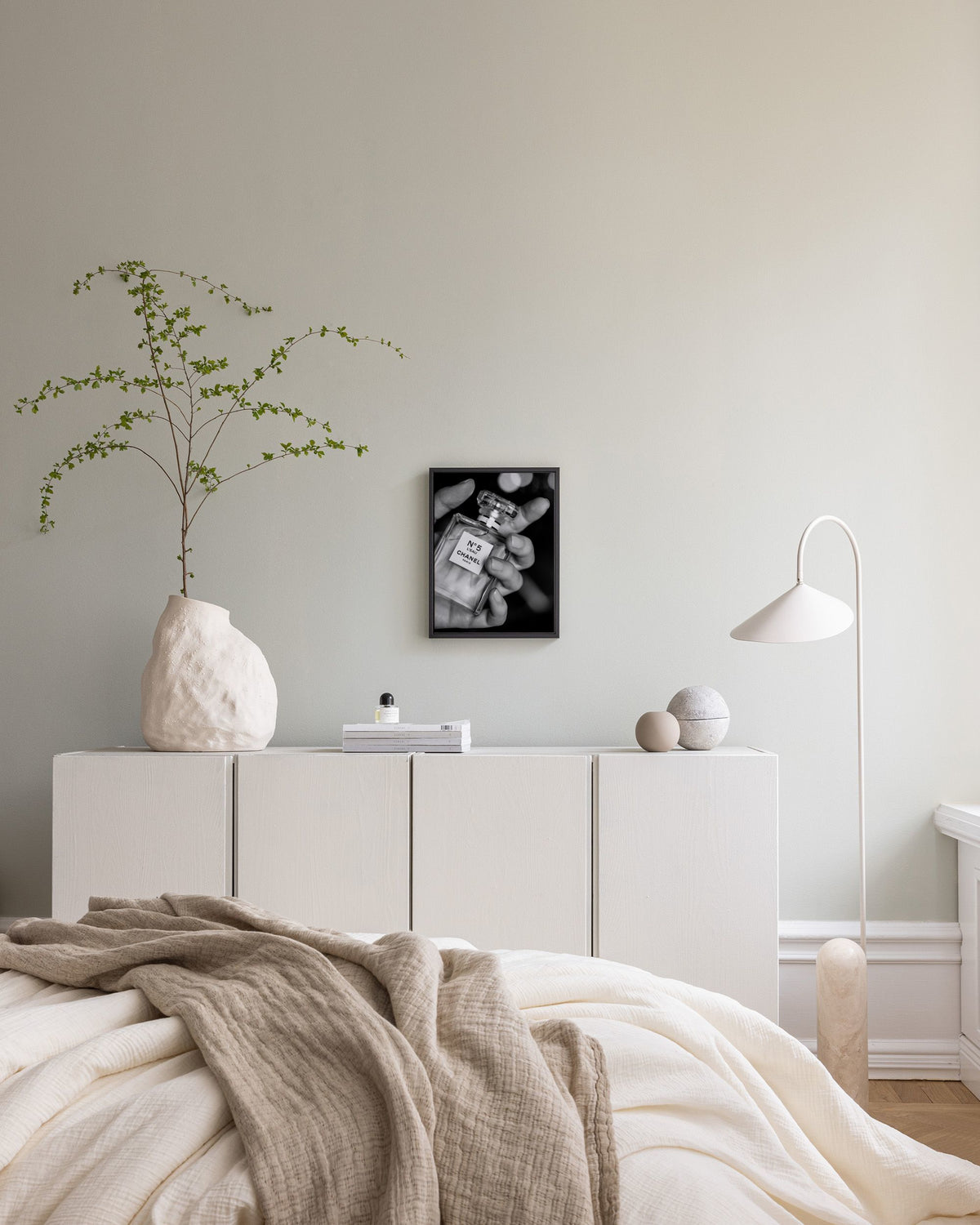 Carry Chanel No5 Canvas print